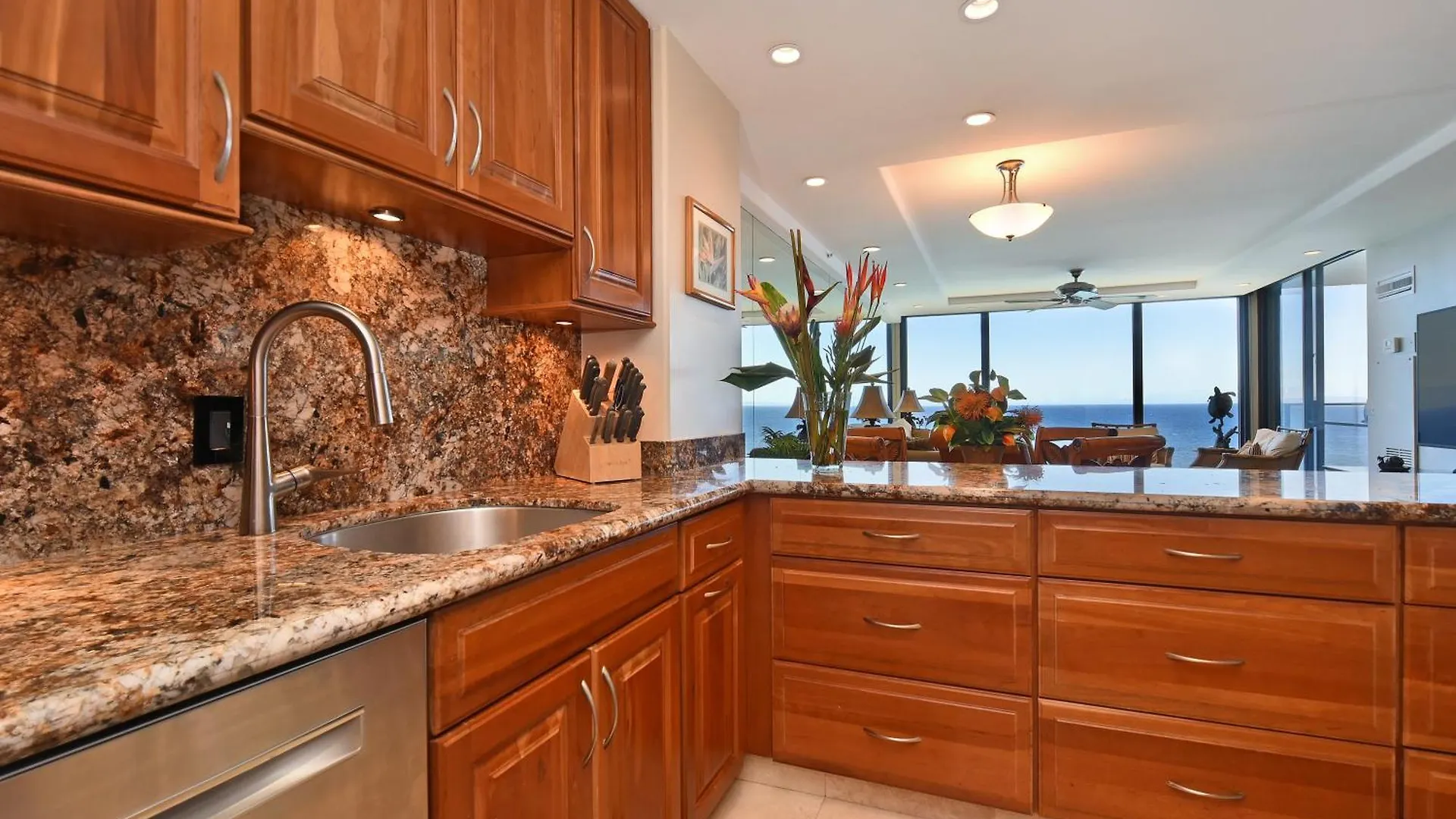 Top Floor Penthouse At The Mahana Lahaina Aparthotel